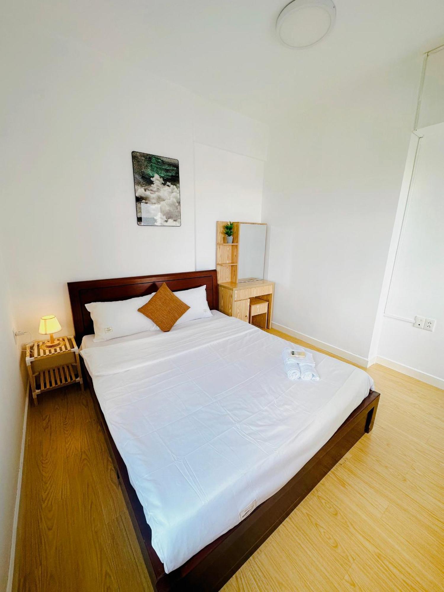 Apartment Masteri Thao Dien - 2 Bedroom Sunset View With Pool Gym Bbq - District 2